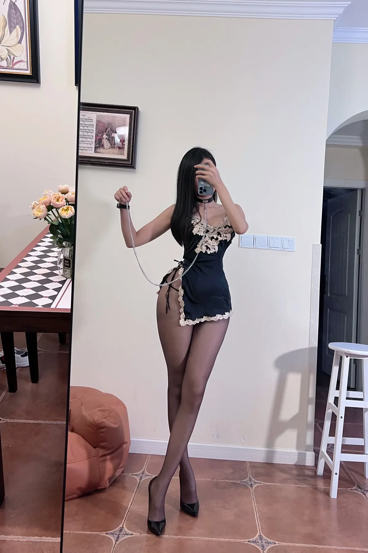 纪念小小v5 – 弄条链链就是反差 [20P]-秀图阁